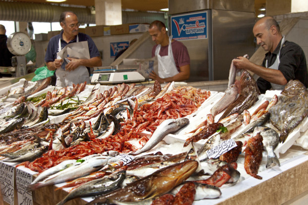 Un mercato del pesce