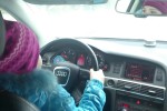 La bimba al volante dell'Audi