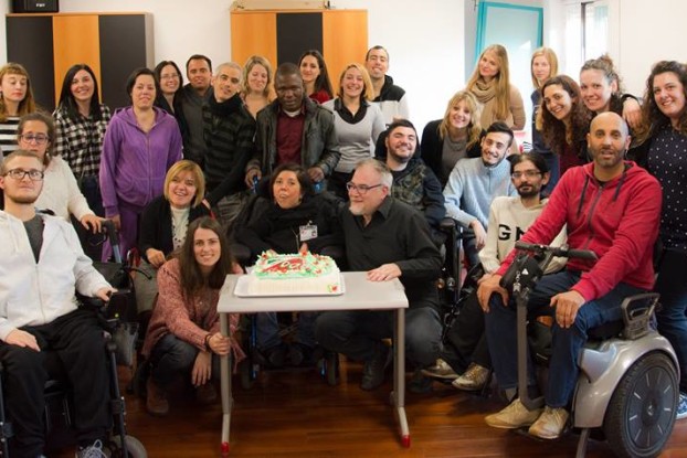 Foto di gruppo con gli ex volontari in Servizio Civile