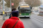 La fermata del filobus di viale Romagna-largo Rio De Janeiro a Milano (fonte: La Repubblica)