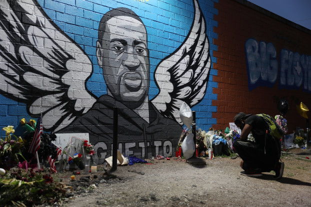 Un murales in memoria di George Floyd (foto di Joe Raedle/Getty Images)