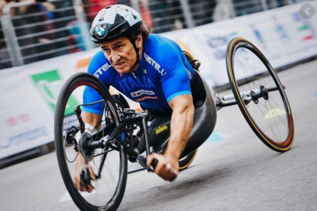 Alex Zanardi sulla sua handbike