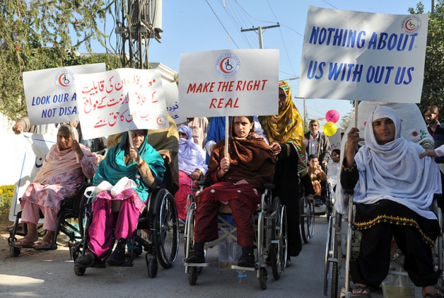 Donne disabili afgane manifestano contro il governo talebano