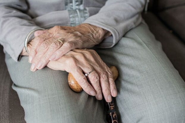 Gli anziani e le persone anziane non autosufficienti sono i benificiari della nuova legge